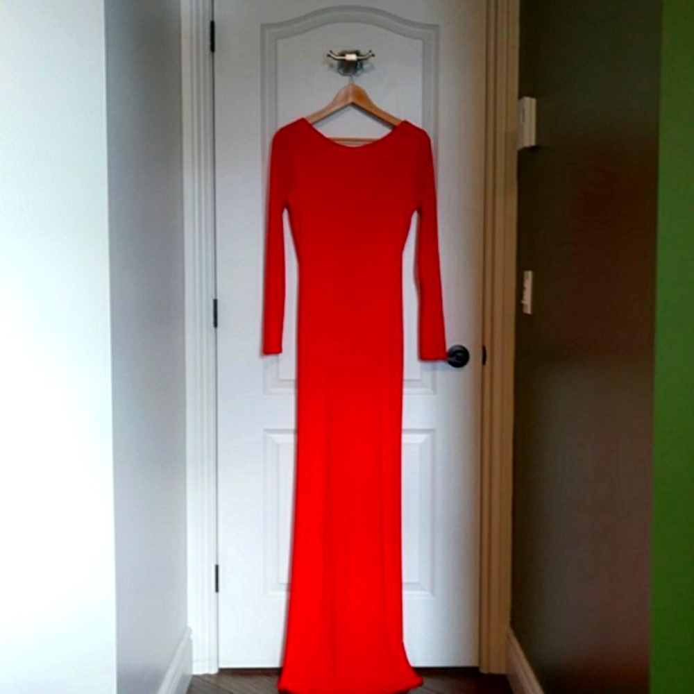 Backless dress